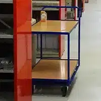 Petit chariot de transport pour salle d'archives