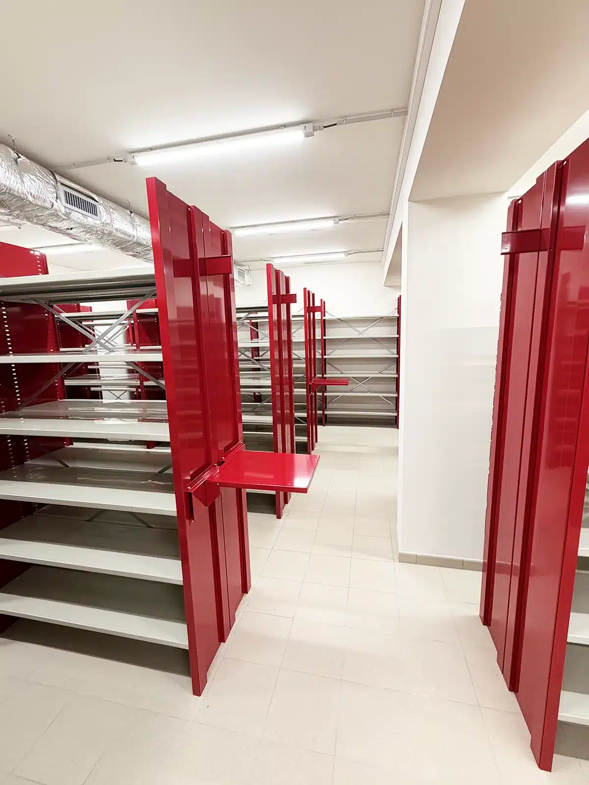 Rayonnages archives fixes double accès PROFILTOL, salle d'archives municipale, Yonne