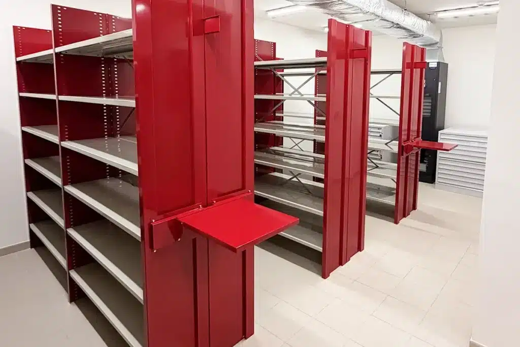 Rayonnages archives fixes PROFILTOL et meubles à plans pour l'archivage d'une mairie