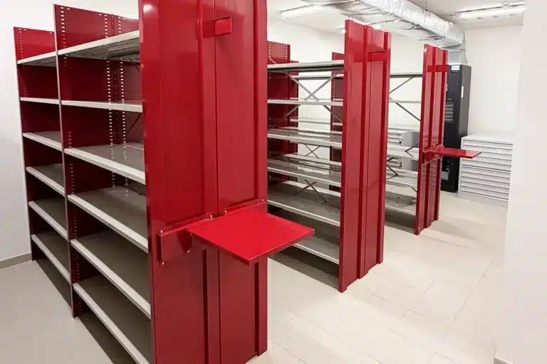 Rayonnages archives fixes PROFILTOL et meubles à plans pour l'archivage d'une mairie