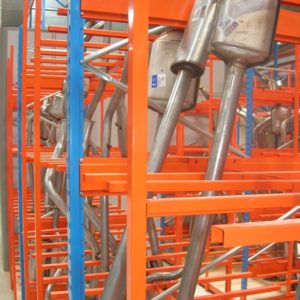 stockage d'échappements dans le rayonnage mi-lourd